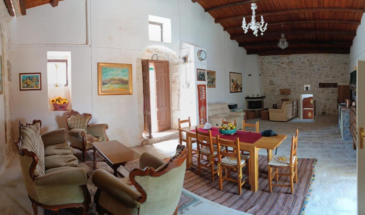 פלאצולו אקריידה Agriturismo Giannavi מראה חיצוני תמונה