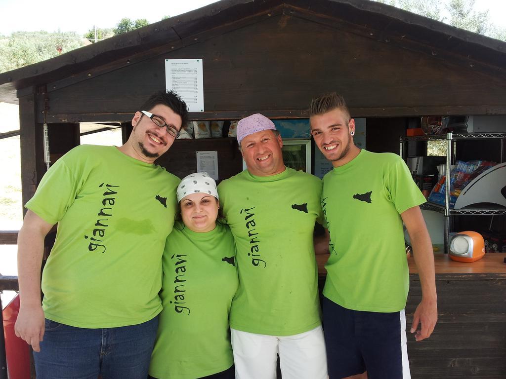 פלאצולו אקריידה Agriturismo Giannavi מראה חיצוני תמונה